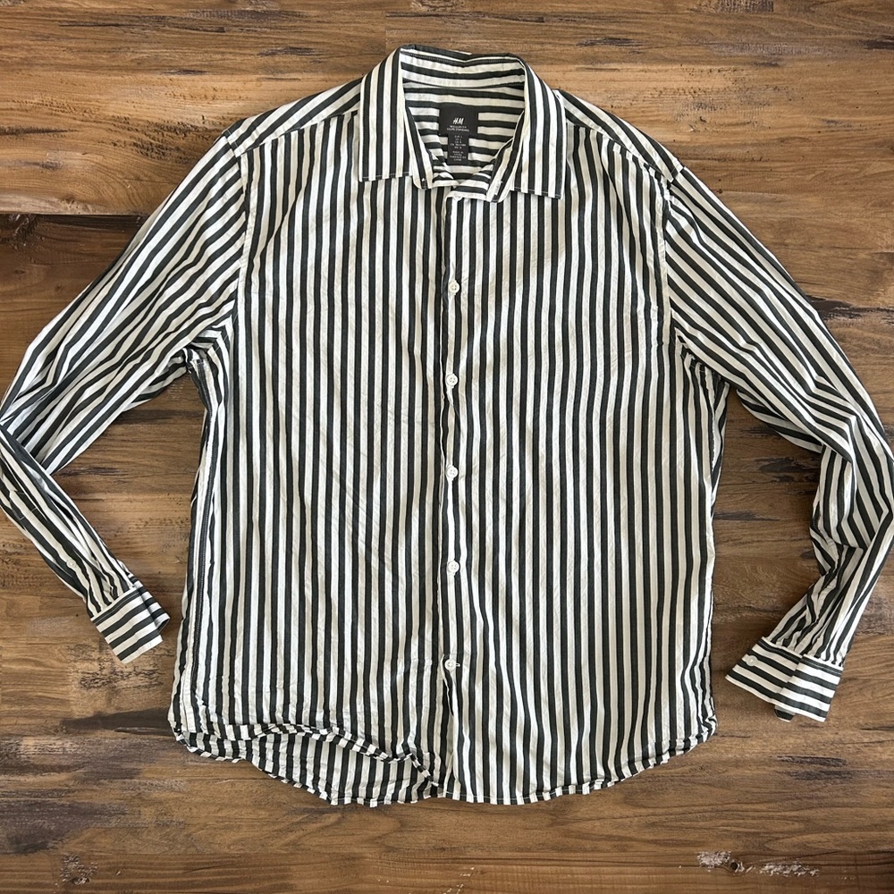 H&M Men Black and White Vertical Stripe Button-Down Shirt